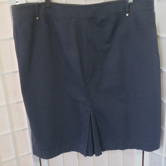 Faconnable Inverted Pleat Skirt - Picture 5 of 8